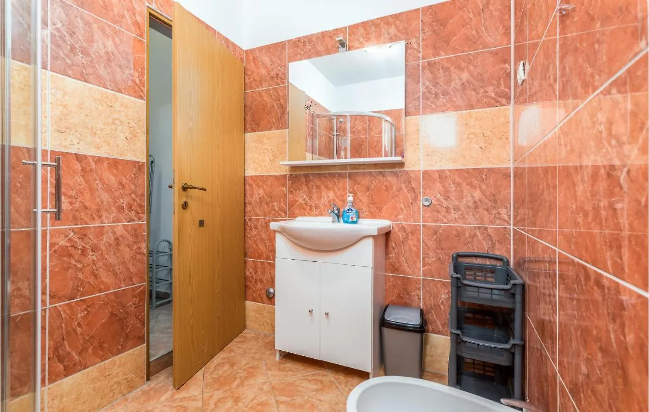 1 Bedroom Awesome Apartment In Pula