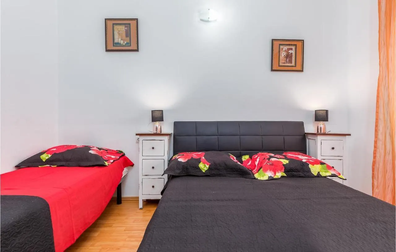 1 Bedroom Awesome Apartment In Pula